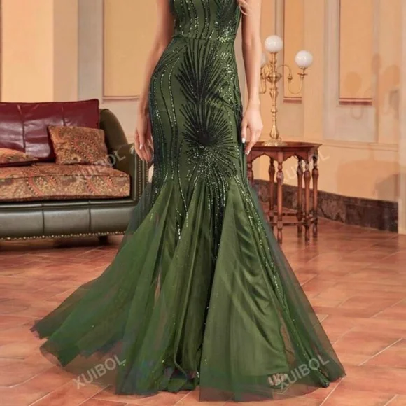 Formal V-Neck sequined gown - Picture 2 of 4